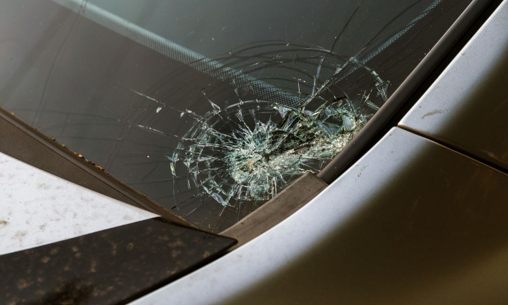 Why You Shouldn’t Ignore a Cracked Windshield