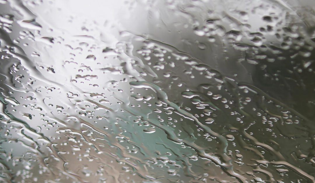 A Quick Guide for Removing Water Spots From Auto Glass